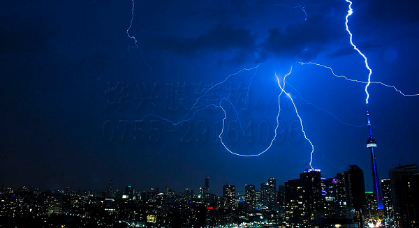 雷雨天氣在膜結(jié)構(gòu)建筑下躲雨安全嗎？