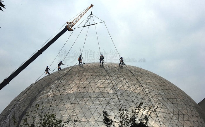 玻璃屋面與ETFE膜結(jié)構(gòu)屋面的區(qū)別在哪里？