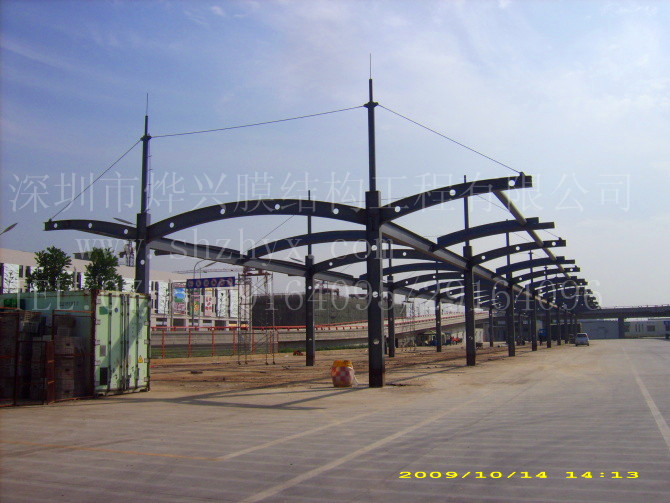 廣東普寧鋼結(jié)構(gòu)車棚工程.jpg