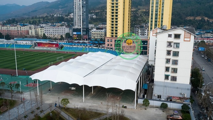 燁興-桐梓一中運(yùn)動(dòng)場鋼膜結(jié)構(gòu)球場雨棚