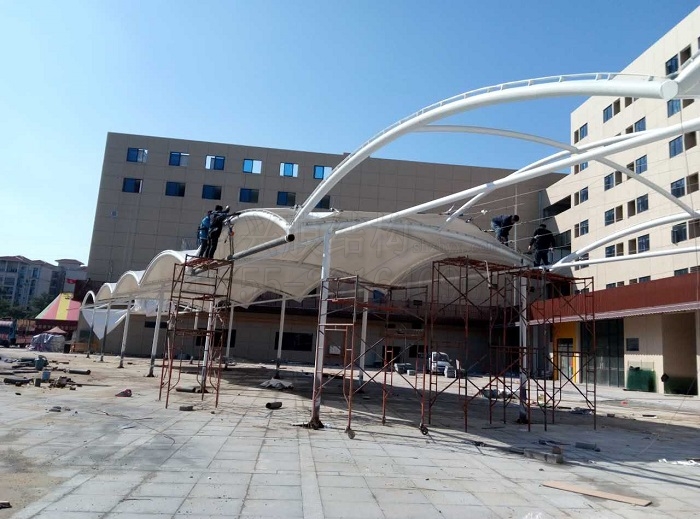 燁興佛山和富商業(yè)中心膜結構安裝的那點事