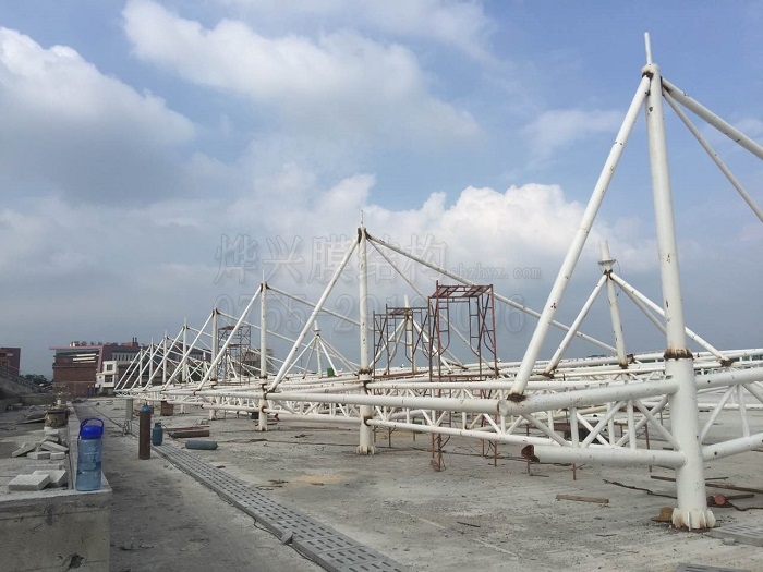 廣州機電學校膜結(jié)構(gòu)看臺安裝-燁興膜結(jié)構(gòu) 廣州機電學校膜結(jié)構(gòu)看臺安裝.jpg